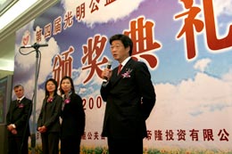 投身社會(huì )公益活動(dòng)，東芝連續四次獲得光明公益獎